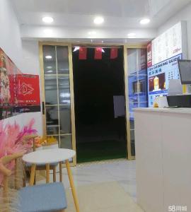 地点很好周围全是学校车站还有商场