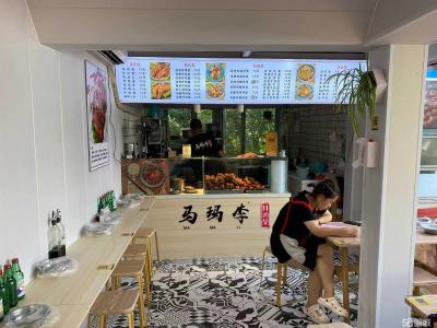 高新夜市儿客流大上万人有白领 有学生 有旅游