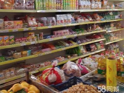 小区楼下出入方便 小区门口