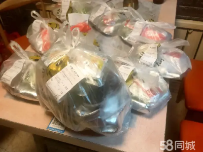 烤鸭外卖店 以加工烤鸭为主做各个平台和到店服务