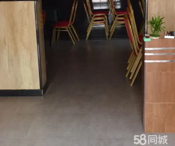 转让临街店铺 装修好 营业中 因股东意见不同 所以转让