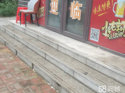 空铺出租可做餐饮 3000户小区主出口做早餐