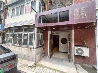 小区楼下50平空铺出租年租2.5带装修