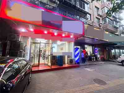 沙龙市场十字路的纯一层150平餐饮店