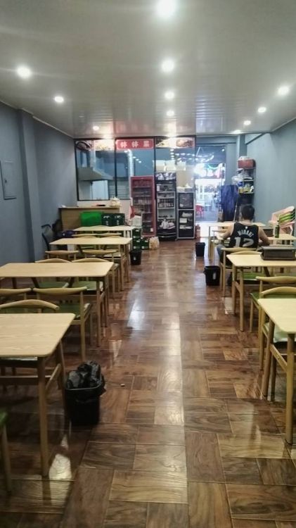 大水夜市85平烧烤店，现在出兑转让，小吃街人流量不用担心，